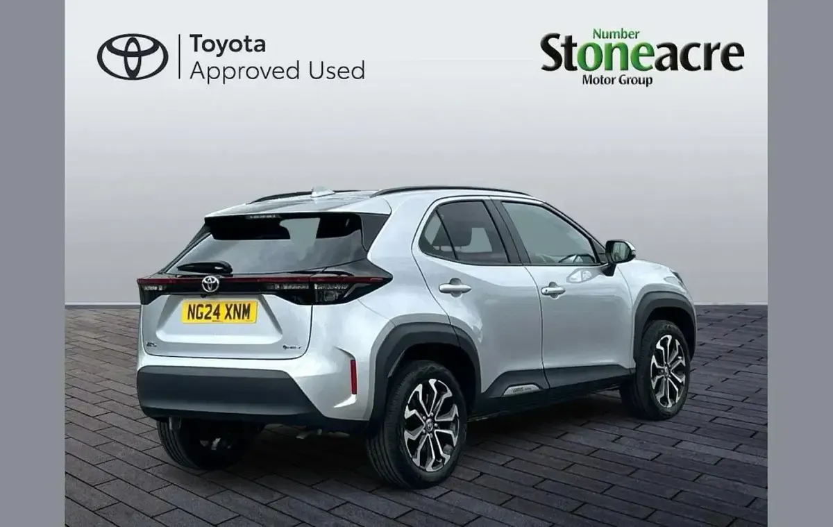 Used Toyota Yaris Cross Design 113 HP (83 kW) 2024 Silver SUV