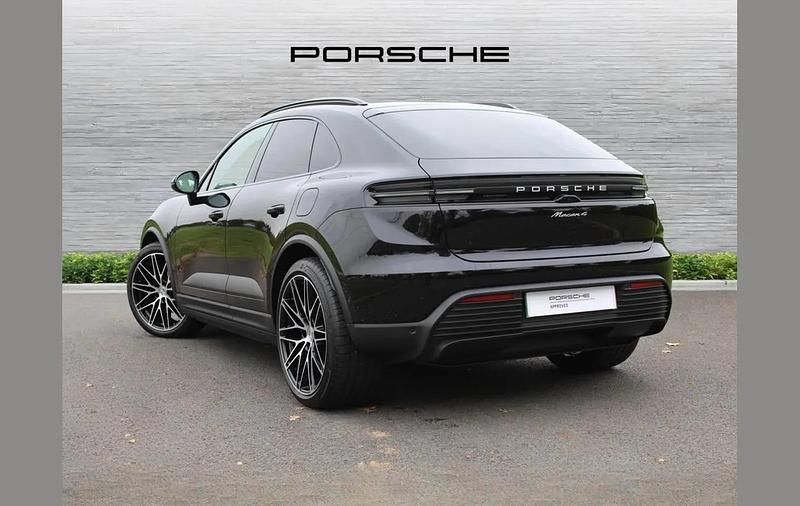 Begagnad Porsche Macan 300 kW (408 HK) 2025 Svart SUV