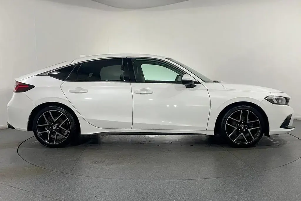 Used Honda Civic Advance 2024 White Hatchback