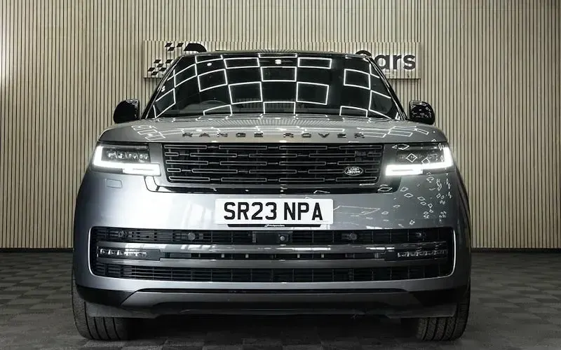 Used Land Rover Range Rover SE 300 HP (220 kW) 2025 SUV