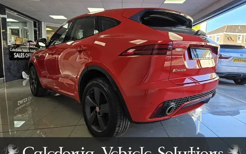 Usado Jaguar E-Pace Chequered Flag 180 HP (132 kW) 2020 SUV