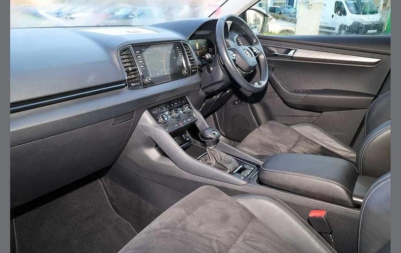 Used Skoda Karoq SE L 147 HP (108 kW) 2023 Black magic pearl effect SUV