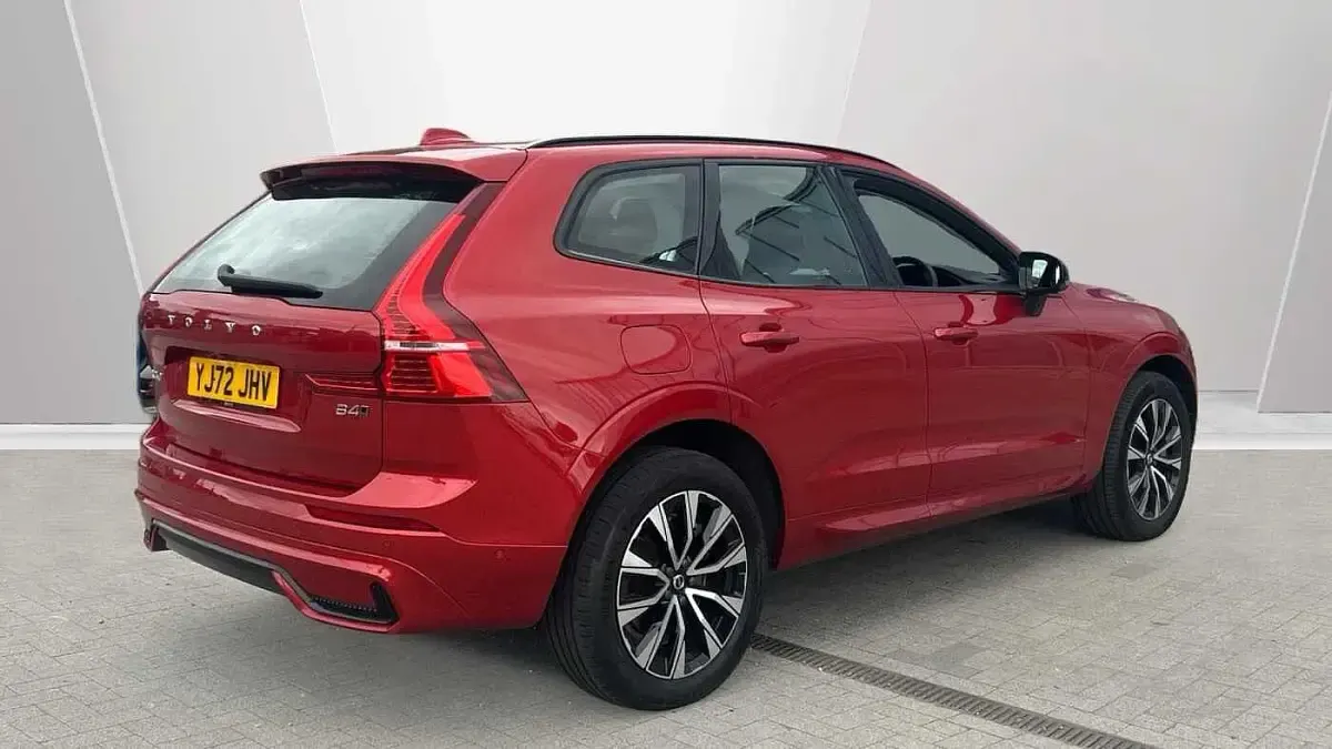Used Volvo XC60 Plus 194 HP (142 kW) 2023 Red SUV