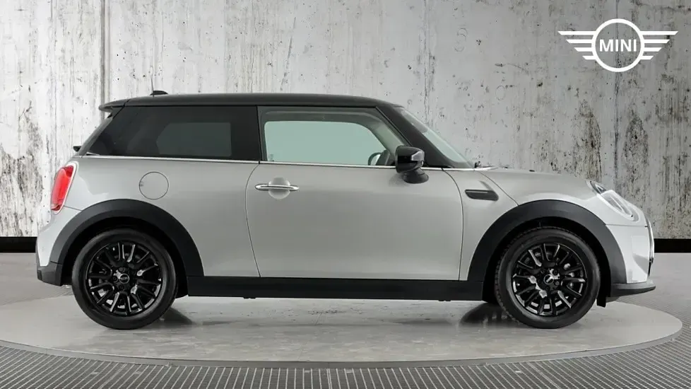 Used Mini Cooper Classic 134 HP (98 kW) 2023 Silver Hatchback