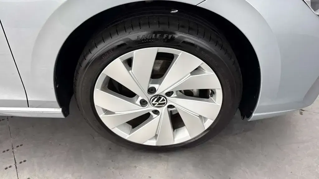 Second-hand VW Golf VIII Style 150 CP (110 kW) 2025 Argintiu Hatchback
