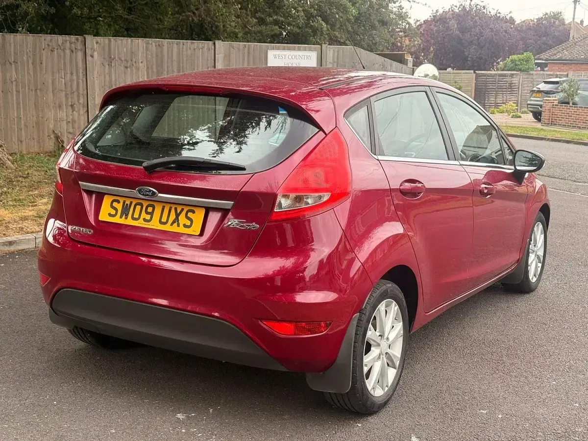 Used Ford Fiesta Zetec 82 HP (60 kW) 2009 Red Hatchback