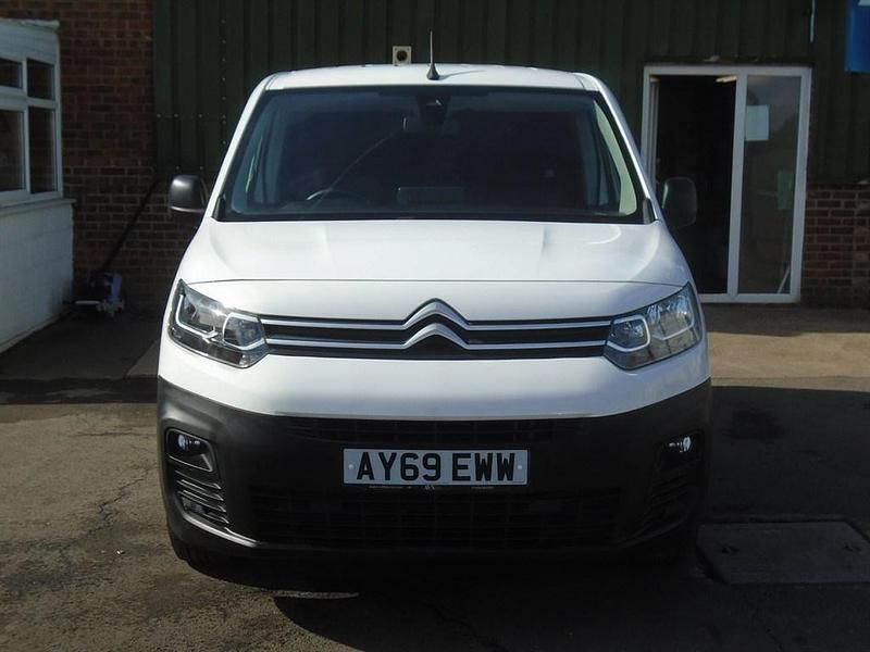 Used Citroën Berlingo 130 HP (95 kW) 2020 White MPV