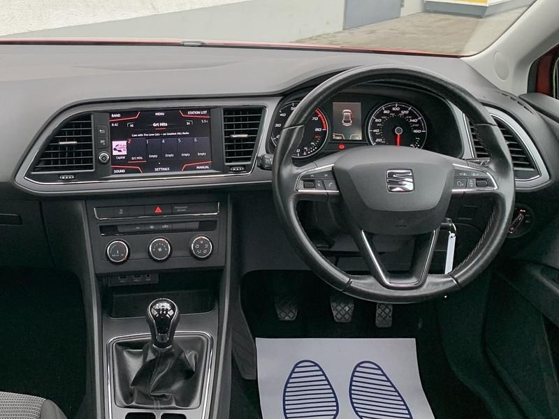 Used Seat Leon SE Dynamic 2017 Red Hatchback