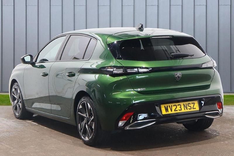 Used Peugeot 308 Allure Premium 129 HP (94 kW) 2023 Green Hatchback