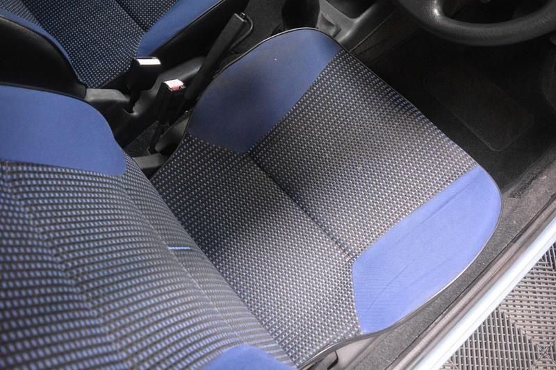 Used Peugeot 106 60 HP (44 kW) 2002 Silver Hatchback