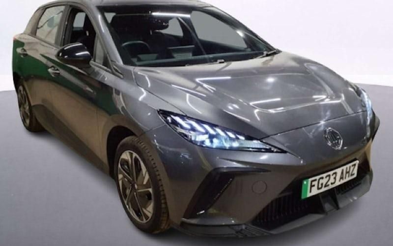 Begagnad MG MG4 EV SE 150 kW (204 HK) 2023 Grå Halvkombi