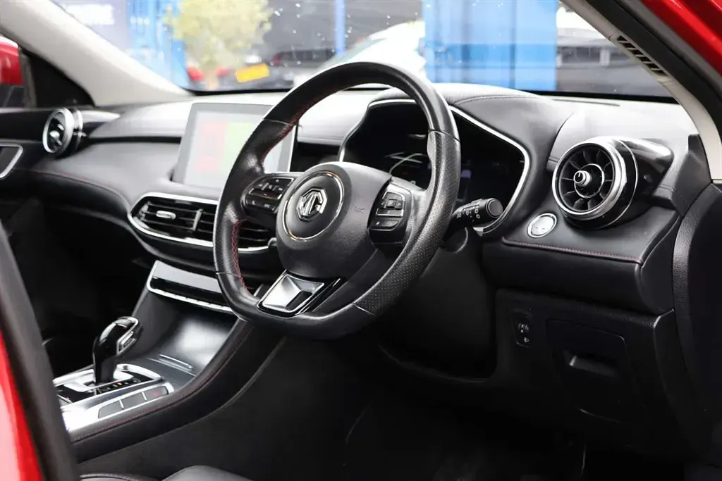 Used MG HS Excite 162 HP (119 kW) 2023 Red SUV
