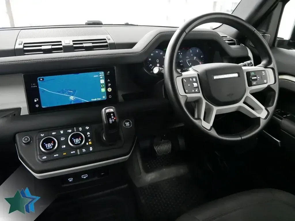 Used Land Rover Defender 250 HP (183 kW) 2023 Green SUV