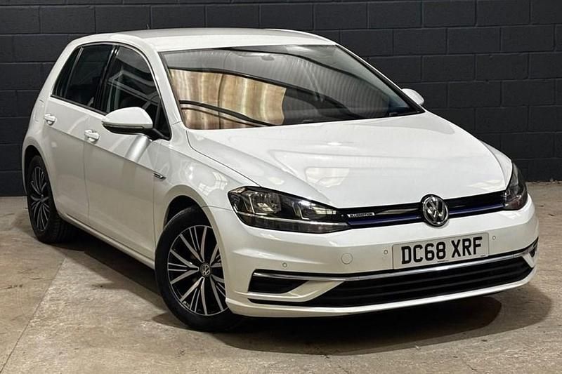 Used VW Golf VII SE 130 HP (95 kW) 2019 White Hatchback