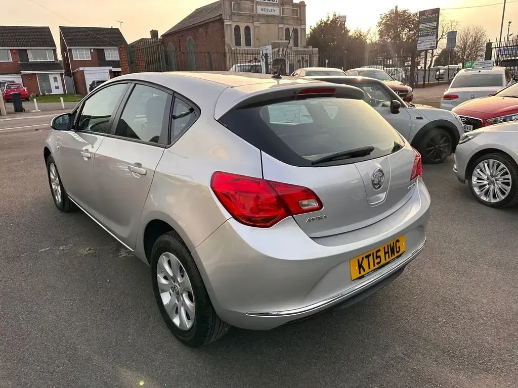 Used Vauxhall Astra Design Edition 136 HP (100 kW) 2015 Silver Hatchback