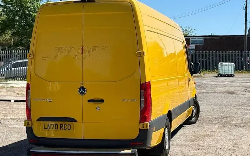 Used Mercedes Sprinter Progressive 143 HP (105 kW) 2020 Yellow Van