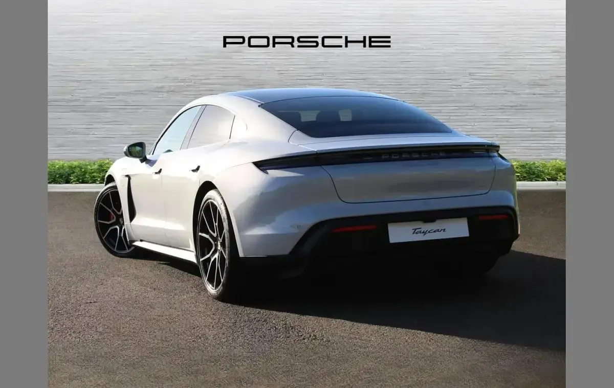Begagnad Porsche Taycan 439 kW (598 HK) 2026 Grå Sedan
