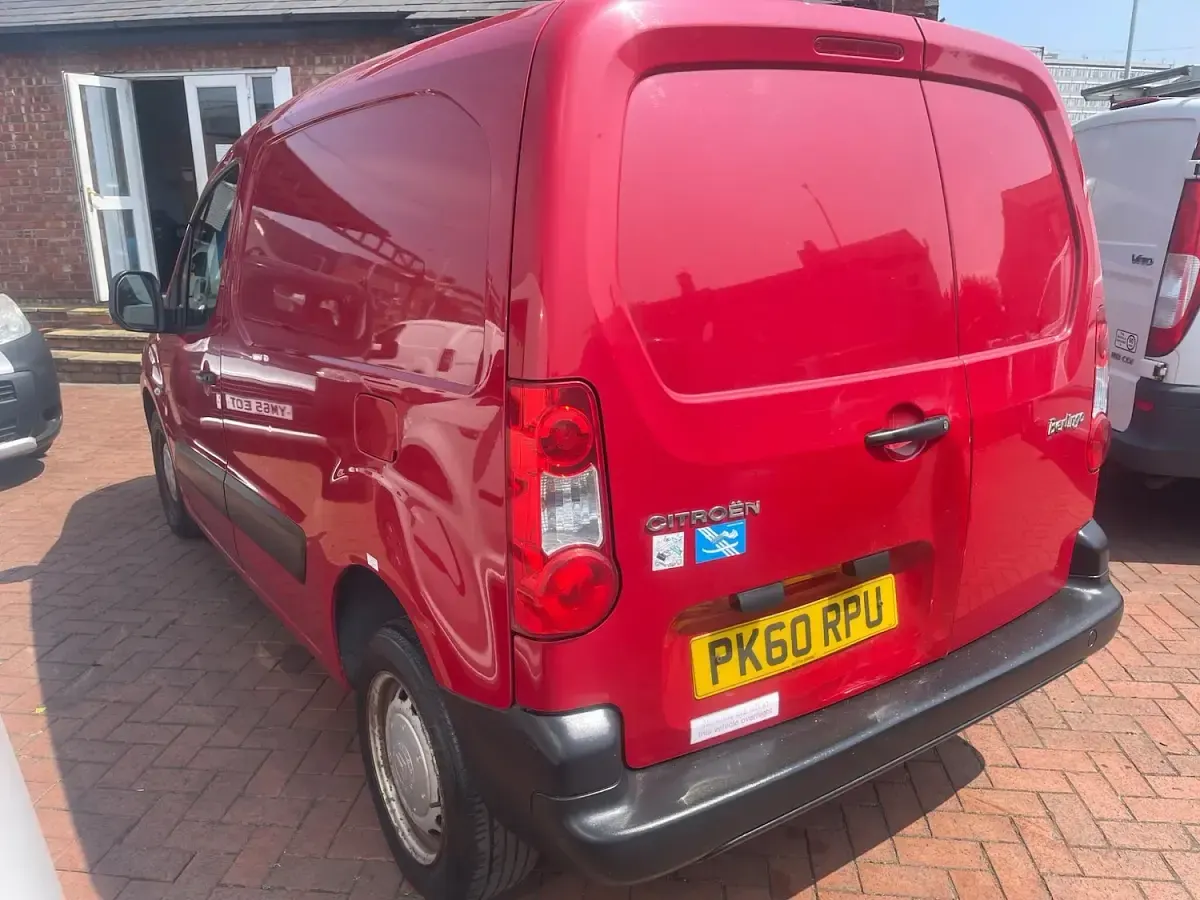 Used Citroën Berlingo 90 HP (66 kW) 2011 Red MPV