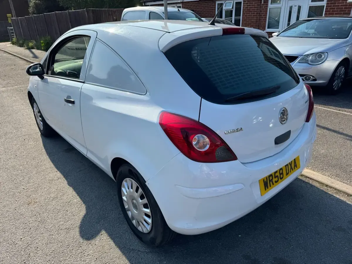 Second-hand Vauxhall Corsa 2008 Alb Hatchback