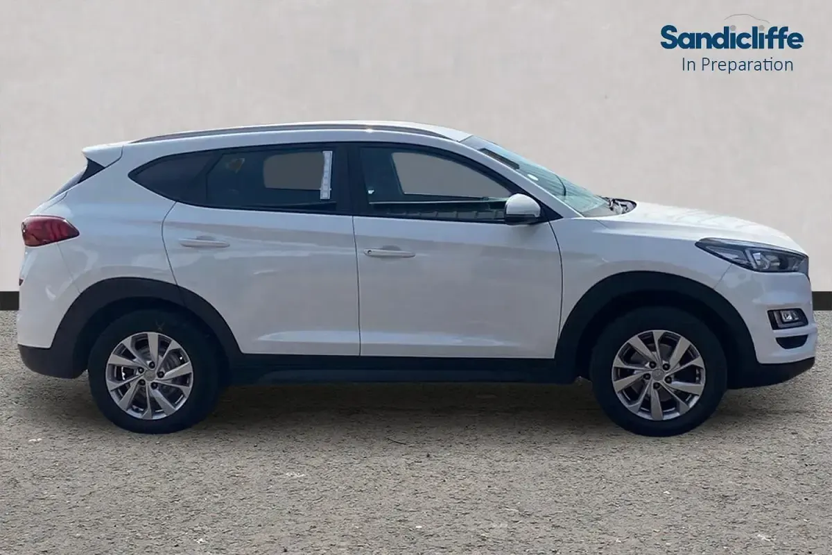 Used Hyundai Tucson SE 132 HP (97 kW) 2020 White SUV