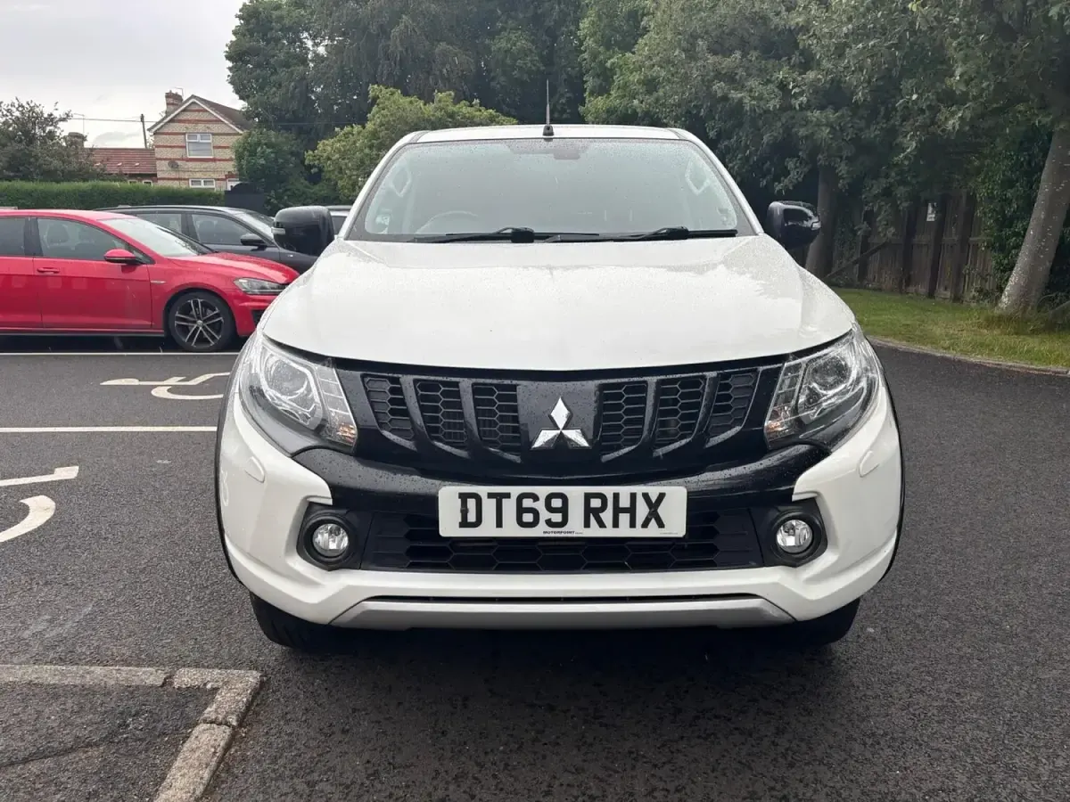 Used Mitsubishi L200 181 HP (133 kW) 2020 White Pickup