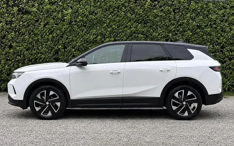 Used Vauxhall Grandland X Ultimate 136 HP (100 kW) 2025 White SUV