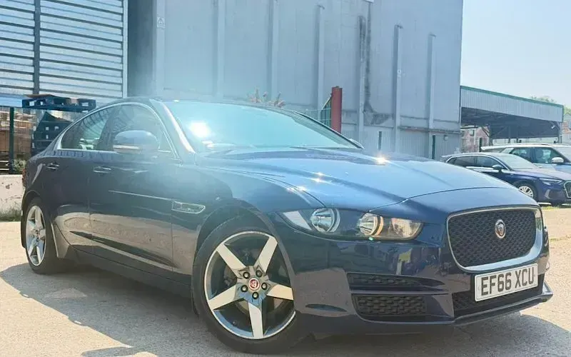 Used Jaguar XE Prestige 180 HP (132 kW) 2017 Sedan