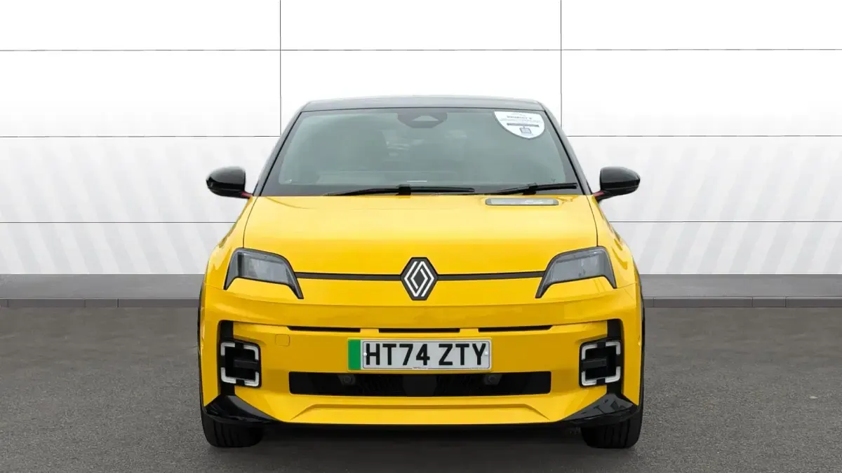 Used Renault R5 Iconic 110 kW (150 HP) 2025 Yellow/black Hatchback