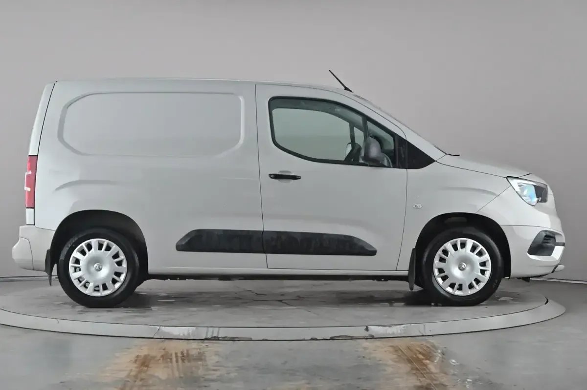 Used Vauxhall Combo Sportive 100 HP (73 kW) 2019 Grey MPV