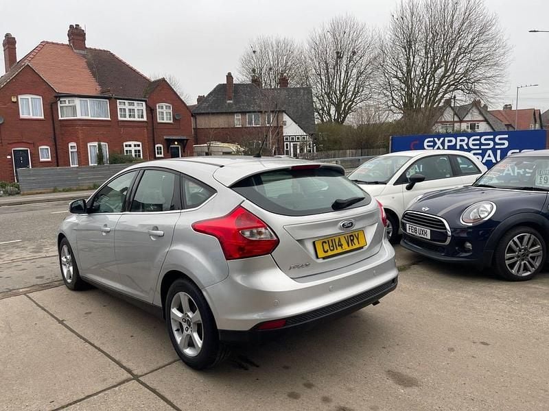 Used Ford Focus Zetec 125 HP (91 kW) 2014 Silver Hatchback