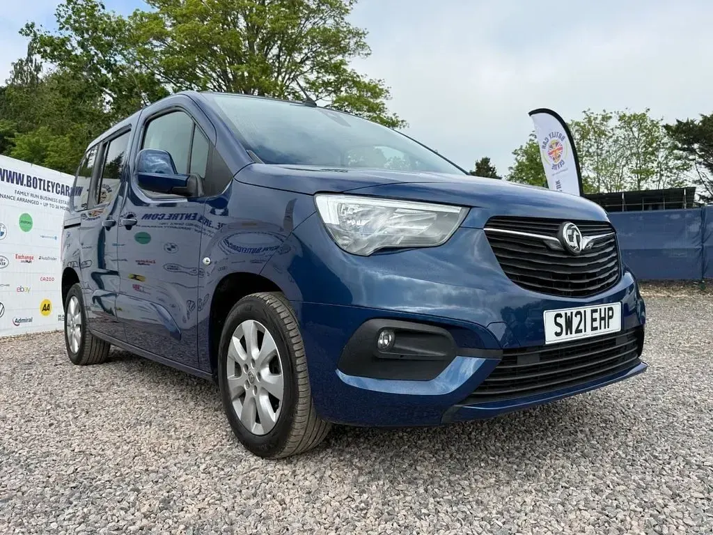 Used Vauxhall Combo S 130 HP (95 kW) 2021 Blue MPV