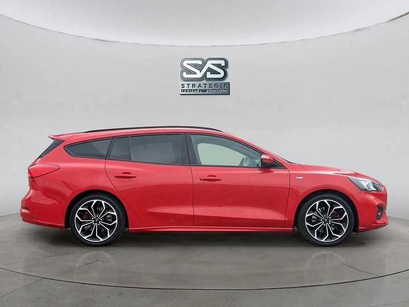 Used Ford Focus ST-Line X 120 HP (88 kW) 2019 Red Estate
