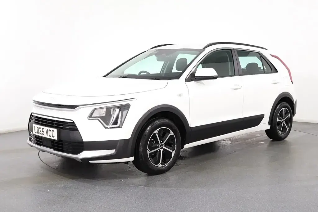 Used Kia Niro 2025 White SUV