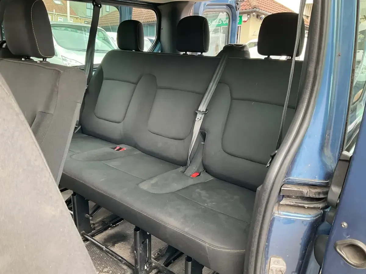 Used Renault Trafic Business 125 HP (91 kW) 2017 Blue MPV