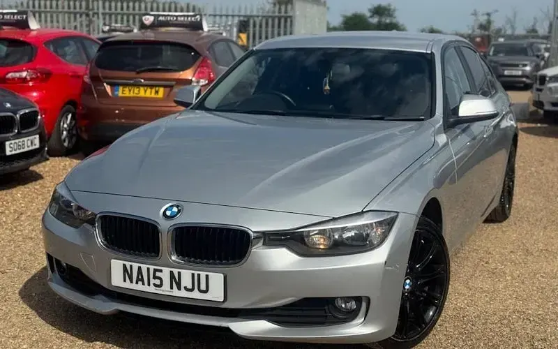 Used BMW 318 Comfort Edition 143 HP (105 kW) 2015 Silver Sedan