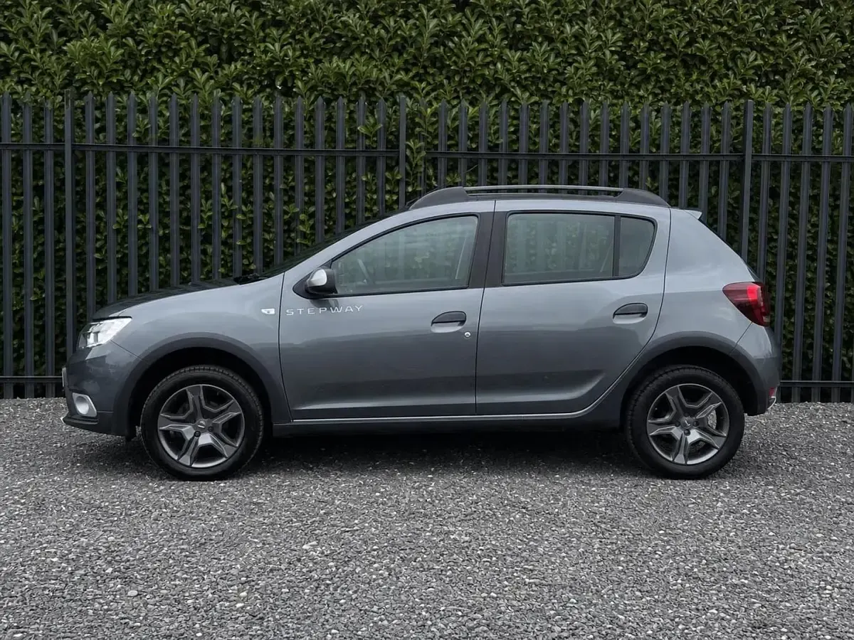 Used Dacia Sandero Stepway 90 HP (66 kW) 2017 Grey Hatchback
