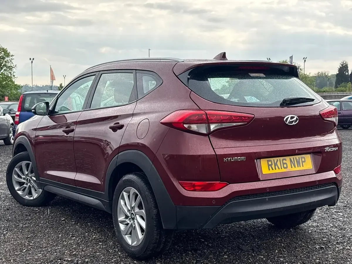 Used Hyundai Tucson SE 177 HP (130 kW) 2016 Red SUV