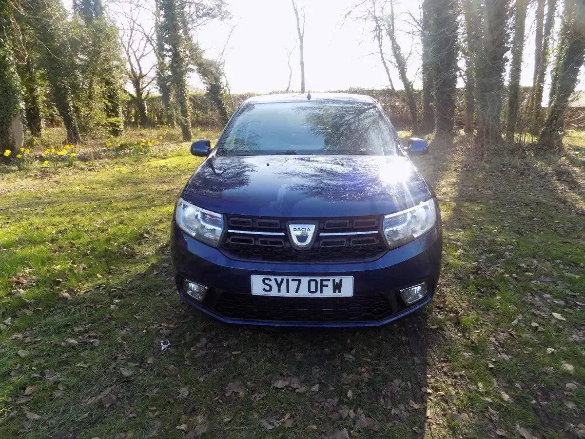 Usado Dacia Sandero Lauréate 90 CV (66 kW) 2017 Azul Utilitario