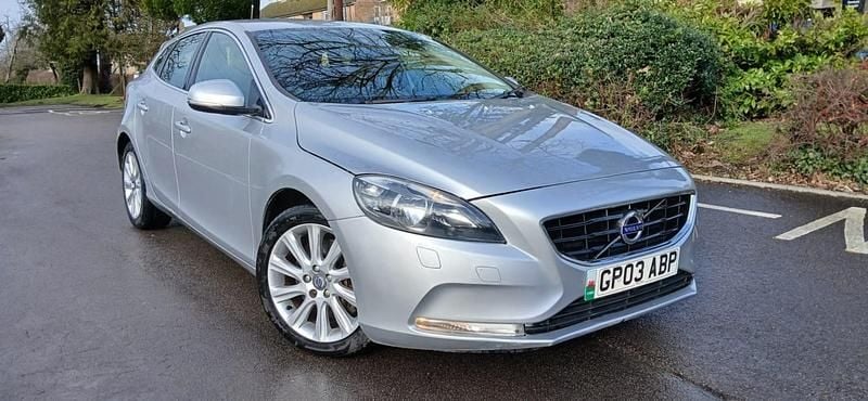 Silver Used 2015 Volvo V40 SE Hatchback | £5,995 (Good price) - Image 1/4