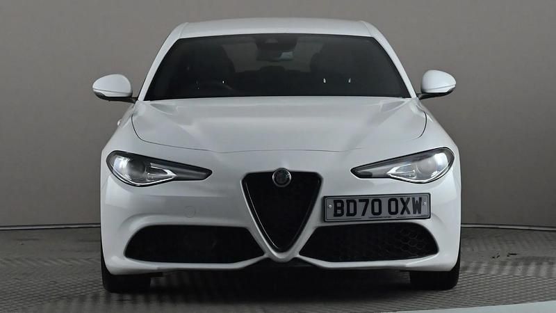 Used Alfa Romeo Giulia Edizione Speciale 190 HP (139 kW) 2020 White Sedan