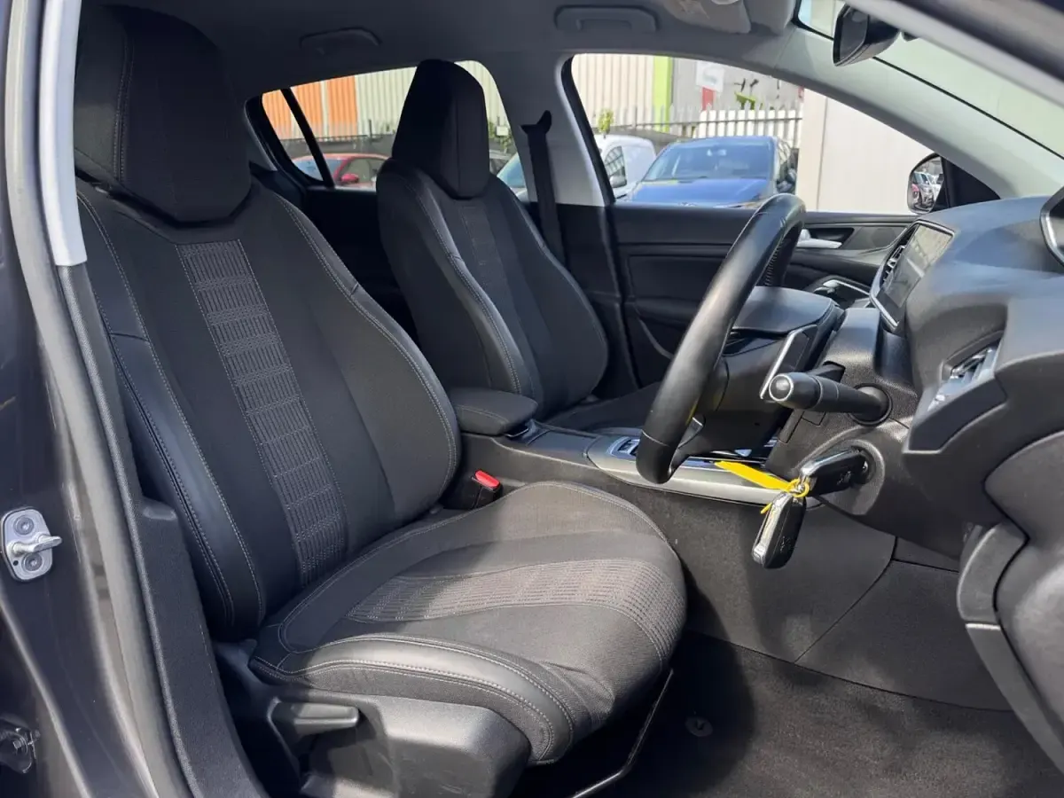 Used Peugeot 308 Allure 130 HP (95 kW) 2021 Grey Hatchback