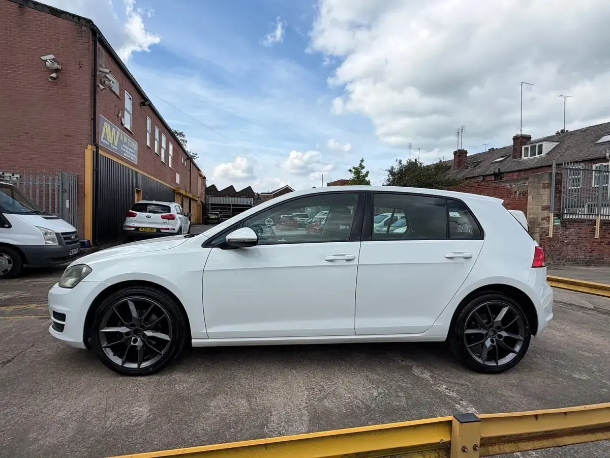 Used VW Golf VII SE 2013 White Hatchback