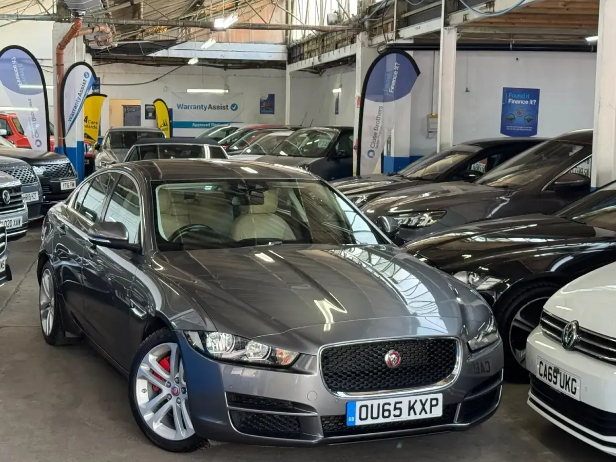 Used Jaguar XE Prestige 200 HP (147 kW) 2015 Grey Sedan