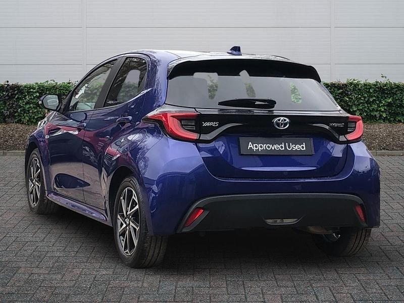 Used Toyota Yaris Hybrid Design 2023 Blue Hatchback