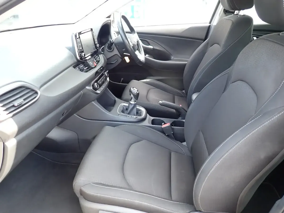Used Hyundai i30 SE 120 HP (88 kW) 2017 Silver Hatchback