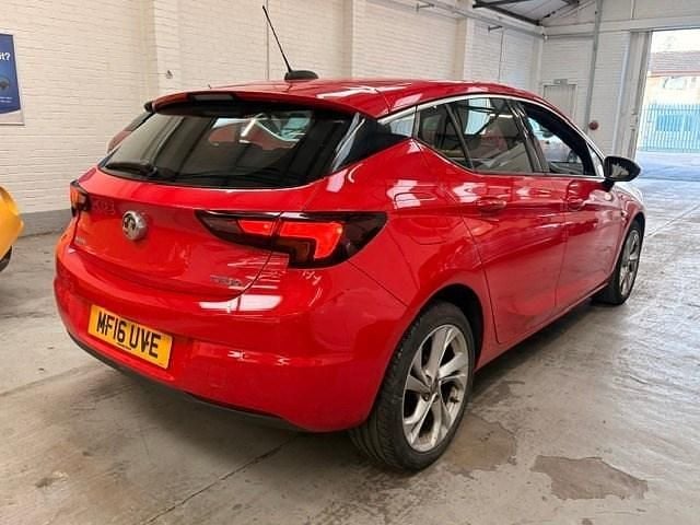 Used Vauxhall Astra SRi 150 HP (110 kW) 2016 Red Hatchback