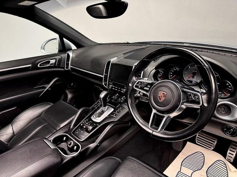 Used Porsche Cayenne 385 HP (283 kW) 2017 Silver SUV