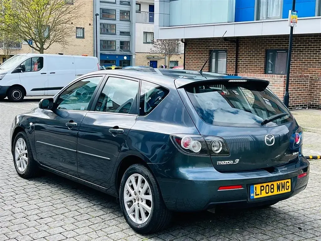Usado Mazda 3 Takara 105 CV (77 kW) 2008 Gris Utilitario