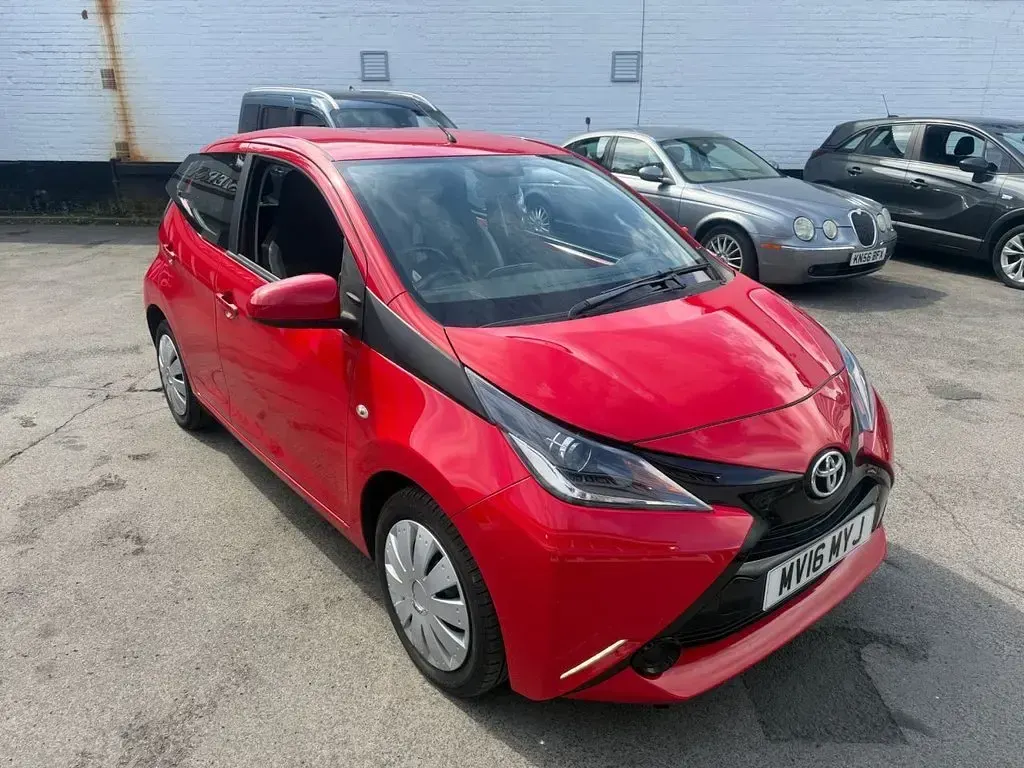 Used Toyota Aygo X-play 69 HP (50 kW) 2016 Red Hatchback