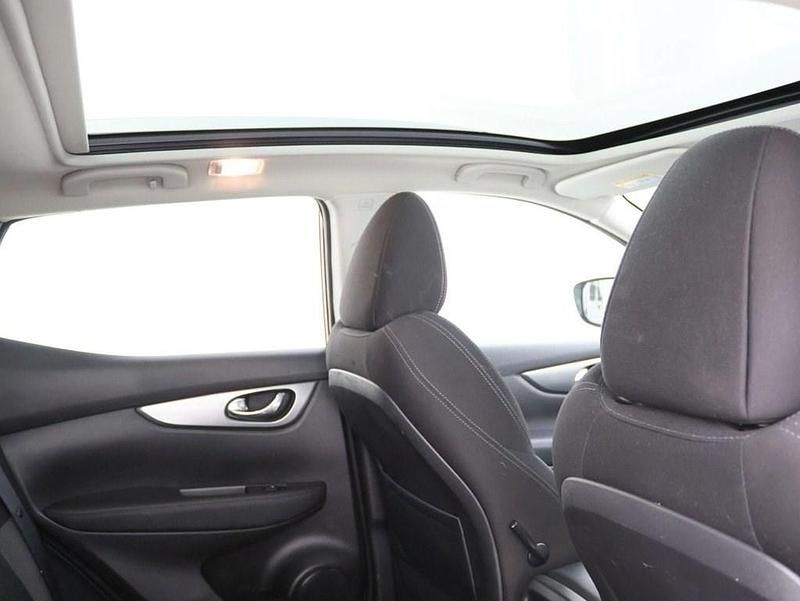 Used Nissan Qashqai N-Connecta 115 HP (84 kW) 2019 Red SUV